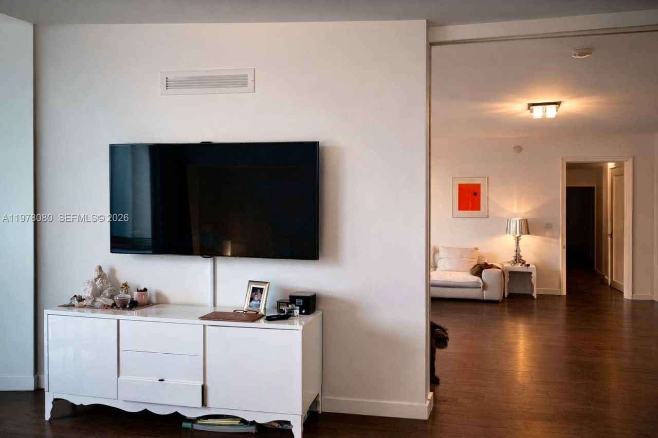 720 NE 62nd St, Unit 403, Miami, FL 33138 Photo