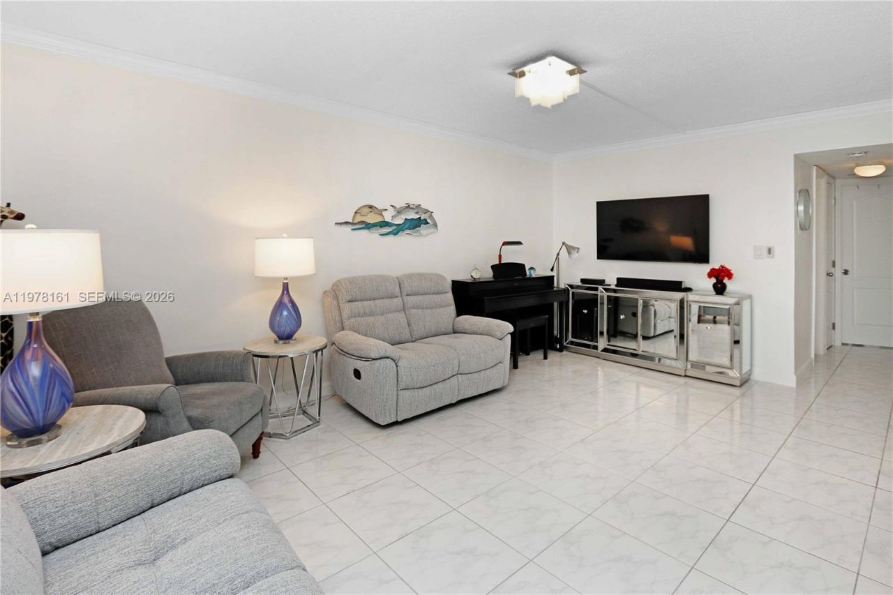 580 Egret Dr , Unit 121, Hallandale Beach, FL 33009 Photo