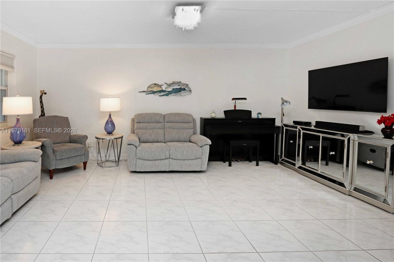 580 Egret Dr , Unit 121, Hallandale Beach, FL 33009 Photo