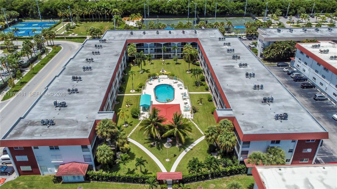 580 Egret Dr , Unit 121, Hallandale Beach, FL 33009 Photo