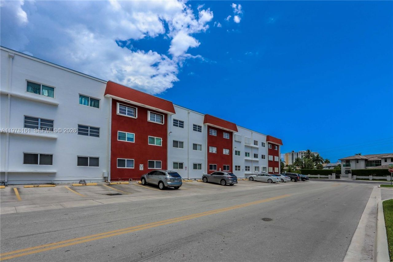 580 Egret Dr , Unit 121, Hallandale Beach, FL 33009 Photo