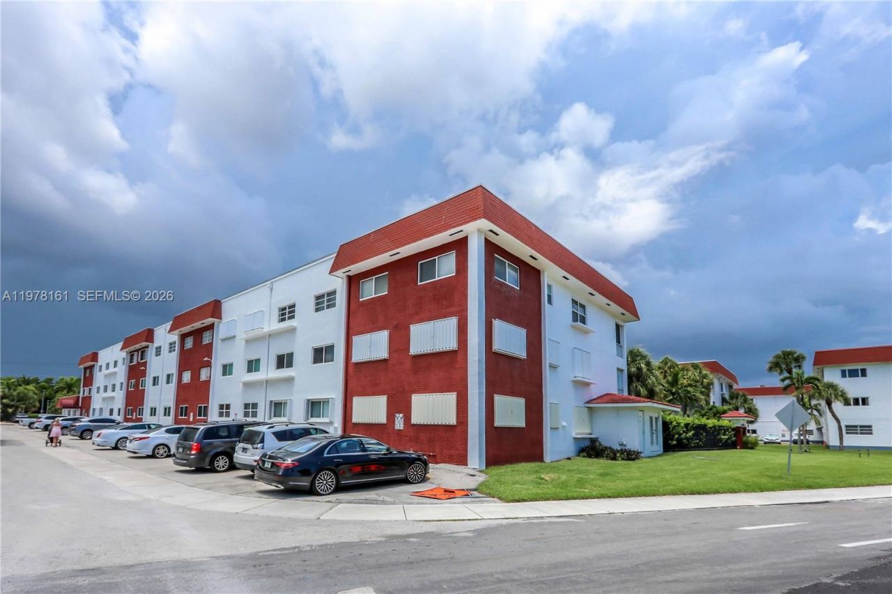 580 Egret Dr , Unit 121, Hallandale Beach, FL 33009 Photo