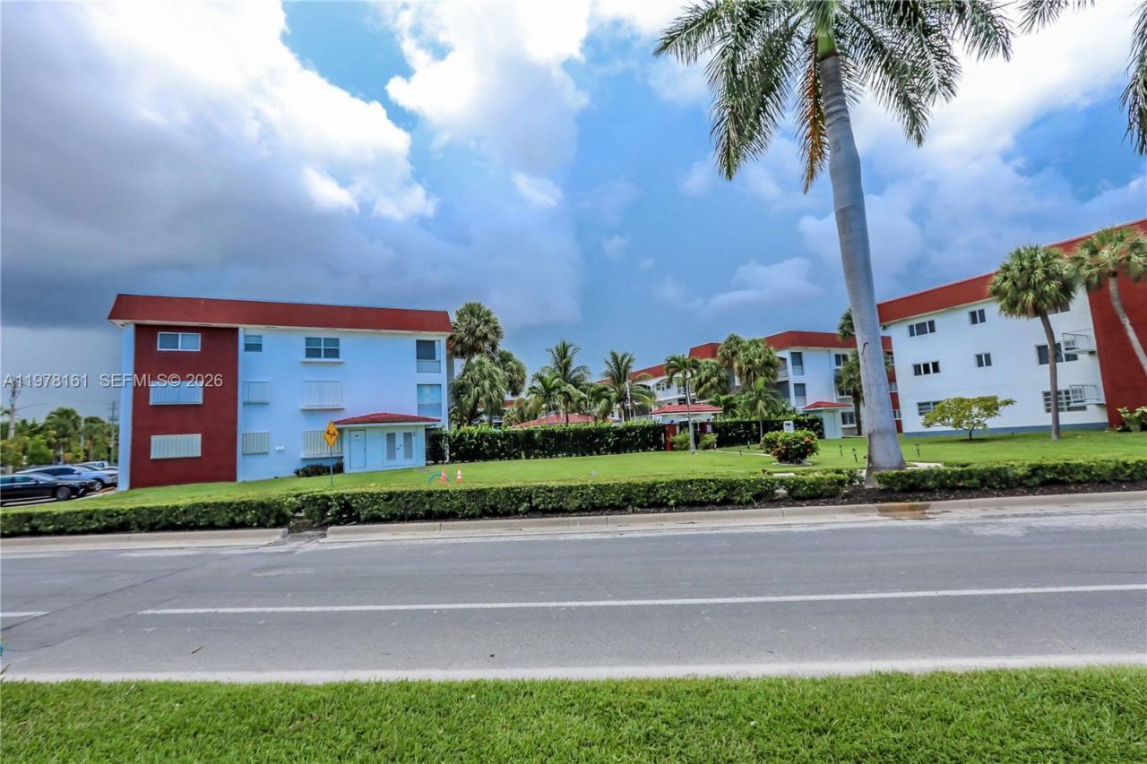 580 Egret Dr , Unit 121, Hallandale Beach, FL 33009 Photo