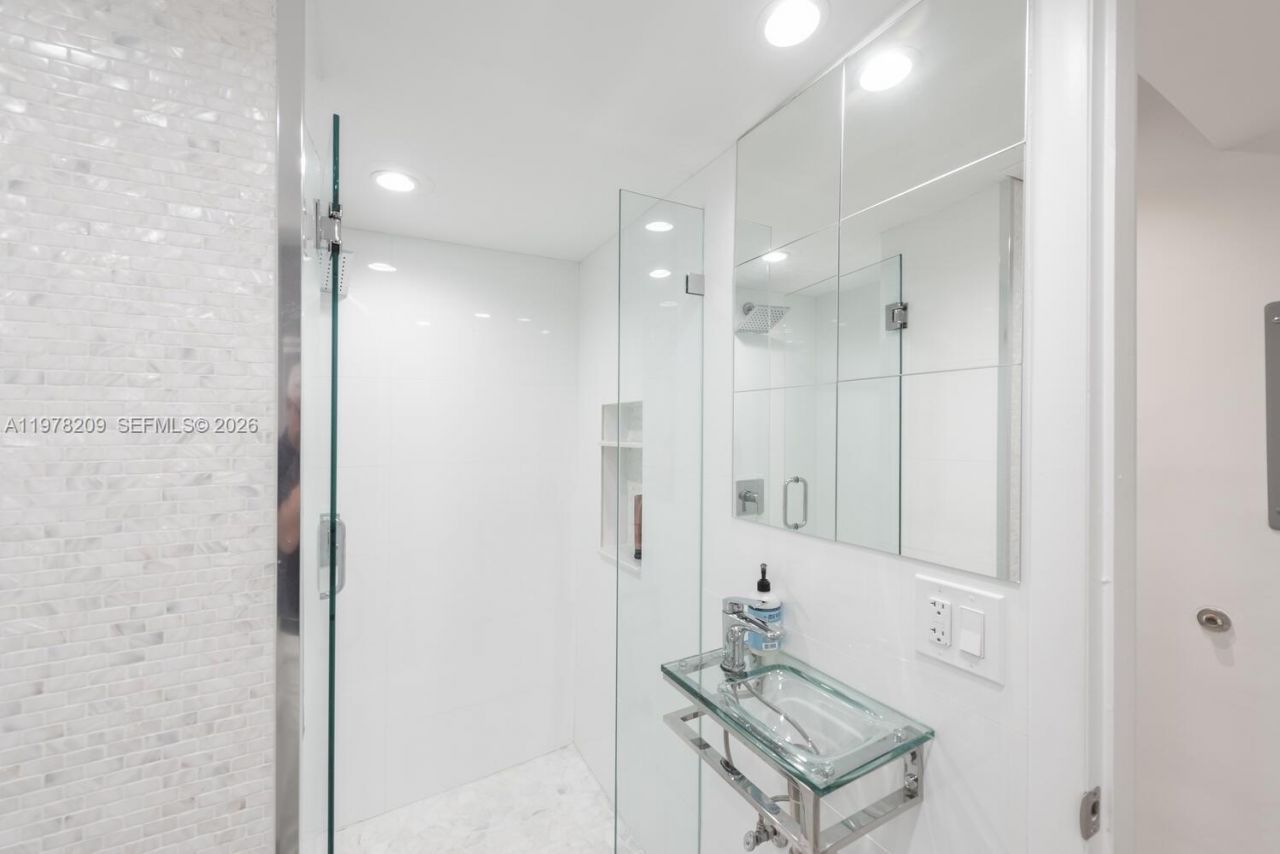 251 Galen Dr , Unit 115E, Key Biscayne, FL 33149 Photo