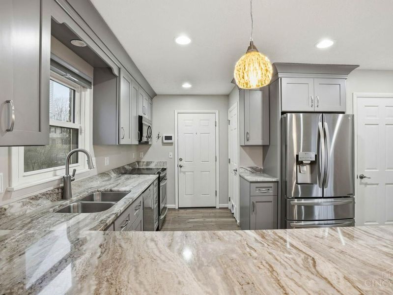 7926 Dunview Court, Anderson Twp, OH 45255 Photo 12