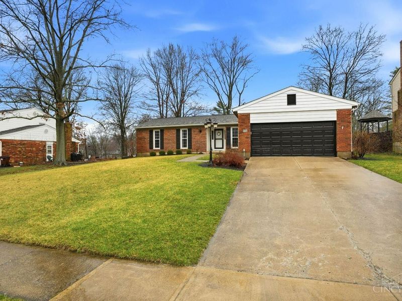 7926 Dunview Court, Anderson Twp, OH 45255 Photo 2