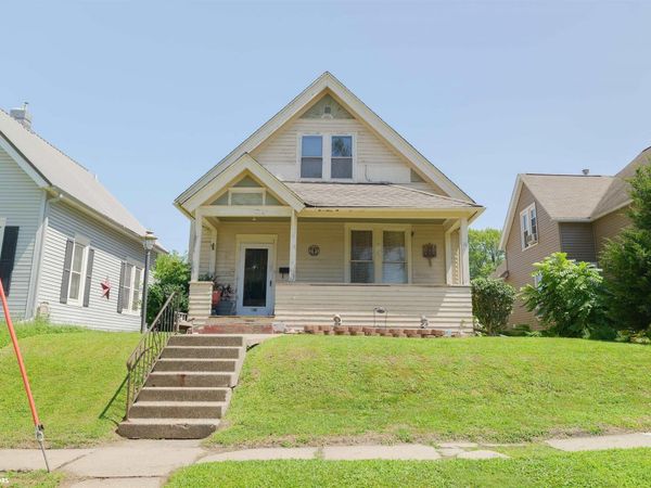 906 S 9Th Street, Burlington, IA 52601