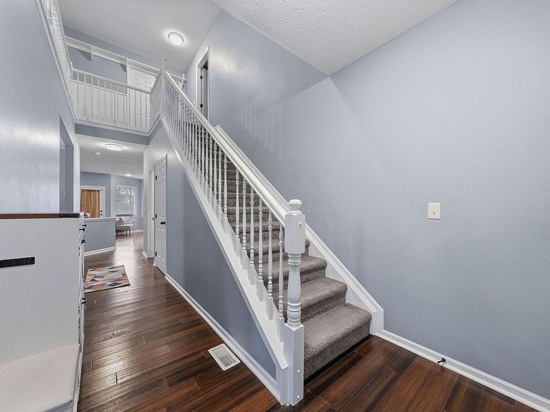 8272 Woodstream Drive, Canal Winchester, OH 43110 Photo 4