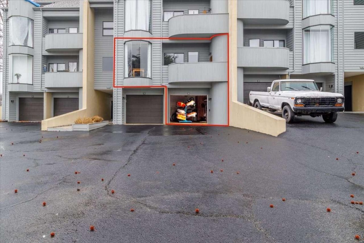 25 Clubhouse Towers Cir, Unit 709, Moneta, VA 24121 Main Photo