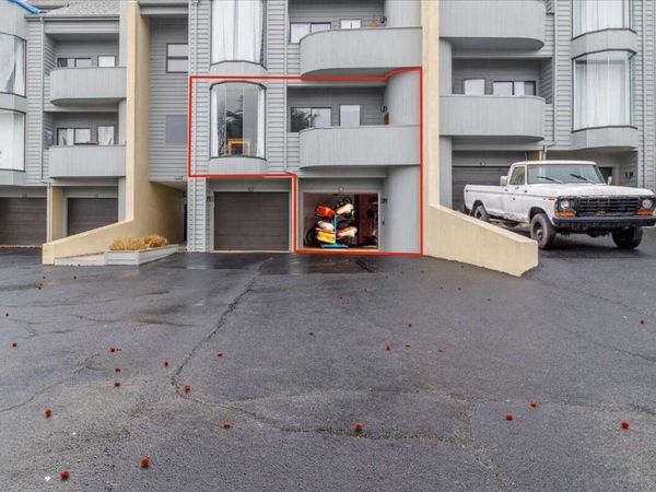 25 Clubhouse Towers CIR, Unit 709, Moneta, VA 24121