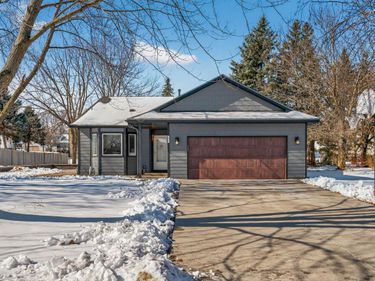 2810 Hillvale Trail, Oakdale, MN 55128
