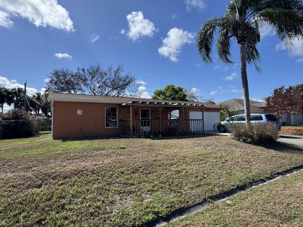 582 SE Karrigan Terrace, Port Saint Lucie, FL 34983