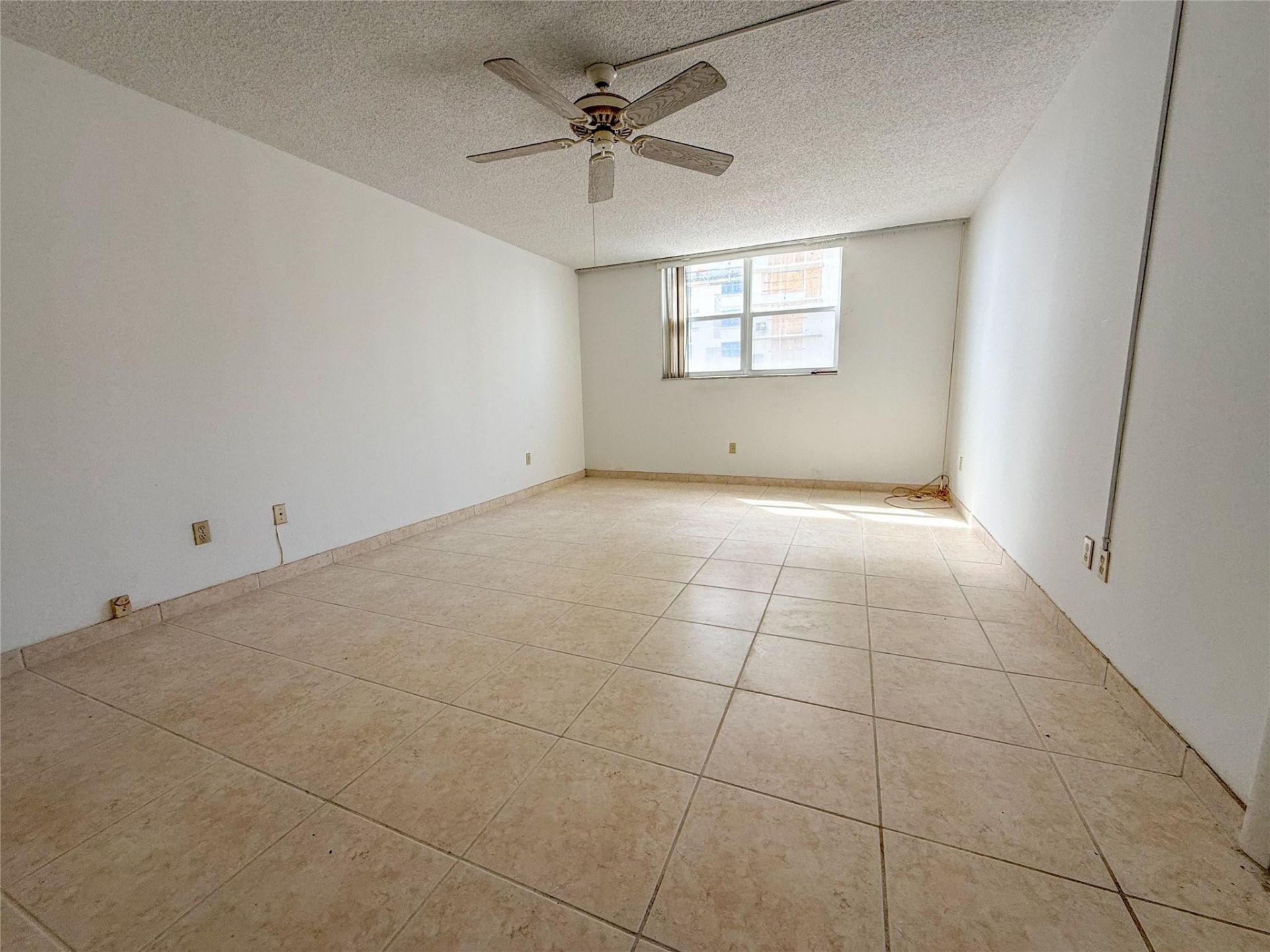 1401 S Ocean Drive, Unit 405, Hollywood, FL 33019 Photo