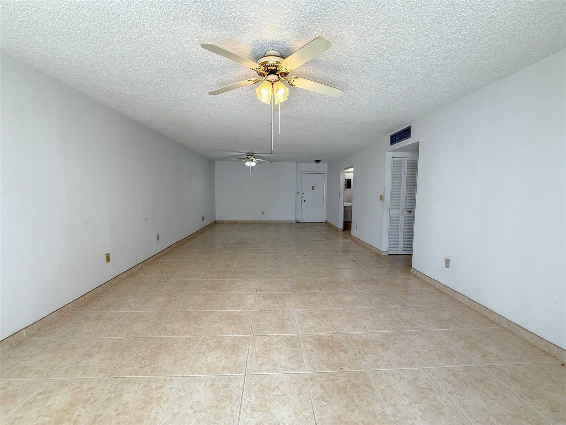 1401 S Ocean Drive, Unit 405, Hollywood, FL 33019 Photo