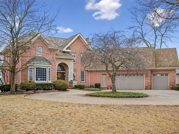 320 Boulder Drive , Lake In The Hills, IL 60156