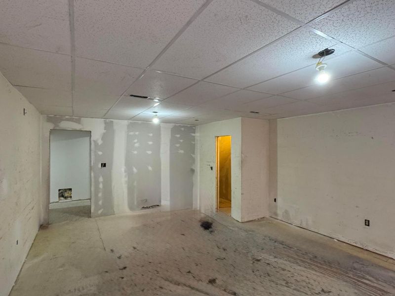 210 E Central Avenue , Delaware, OH 43015 Photo 4