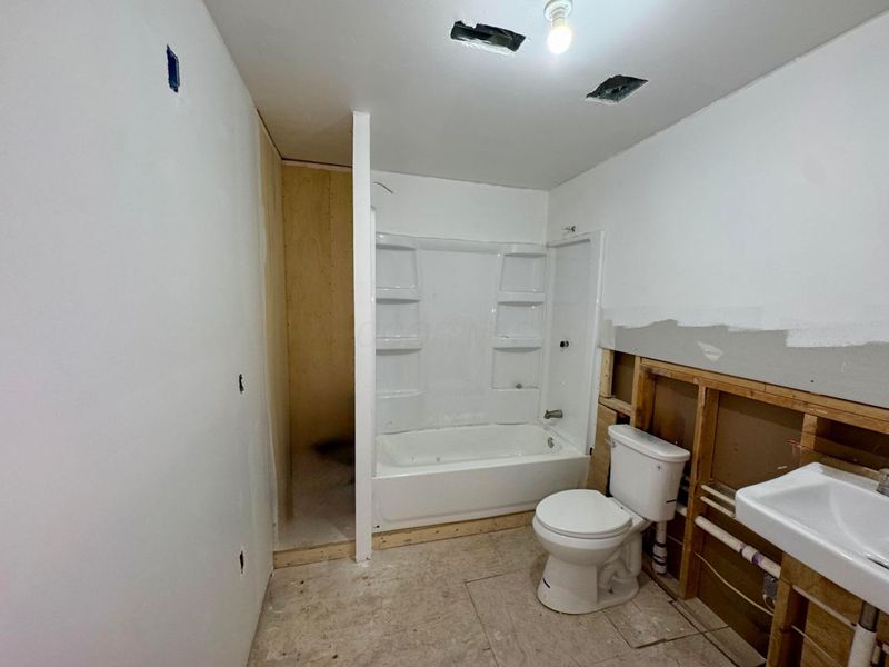 210 E Central Avenue , Delaware, OH 43015 Photo 5