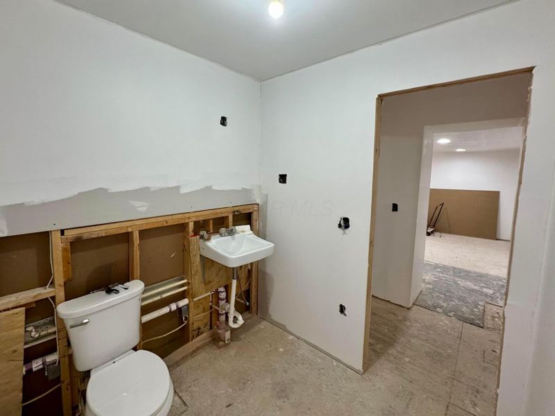 210 E Central Avenue , Delaware, OH 43015 Photo 6