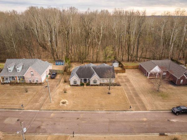 20 BROOKHAVEN LN, Oakland, TN 38060
