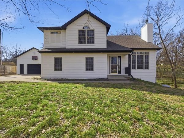 12221 Hubbard Road, Kansas City, KS 66109
