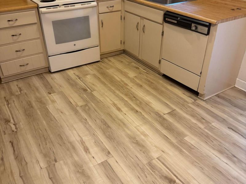 4852 Snowbird Circle, Unit 13B, Columbus, OH 43229 Photo 14