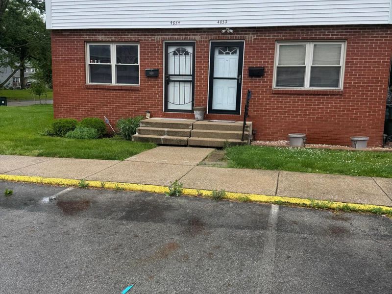 4852 Snowbird Circle, Unit 13B, Columbus, OH 43229 Photo 2