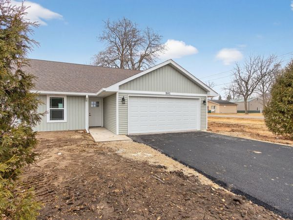 301 W South Street, Unit 301, Durand, IL 61024