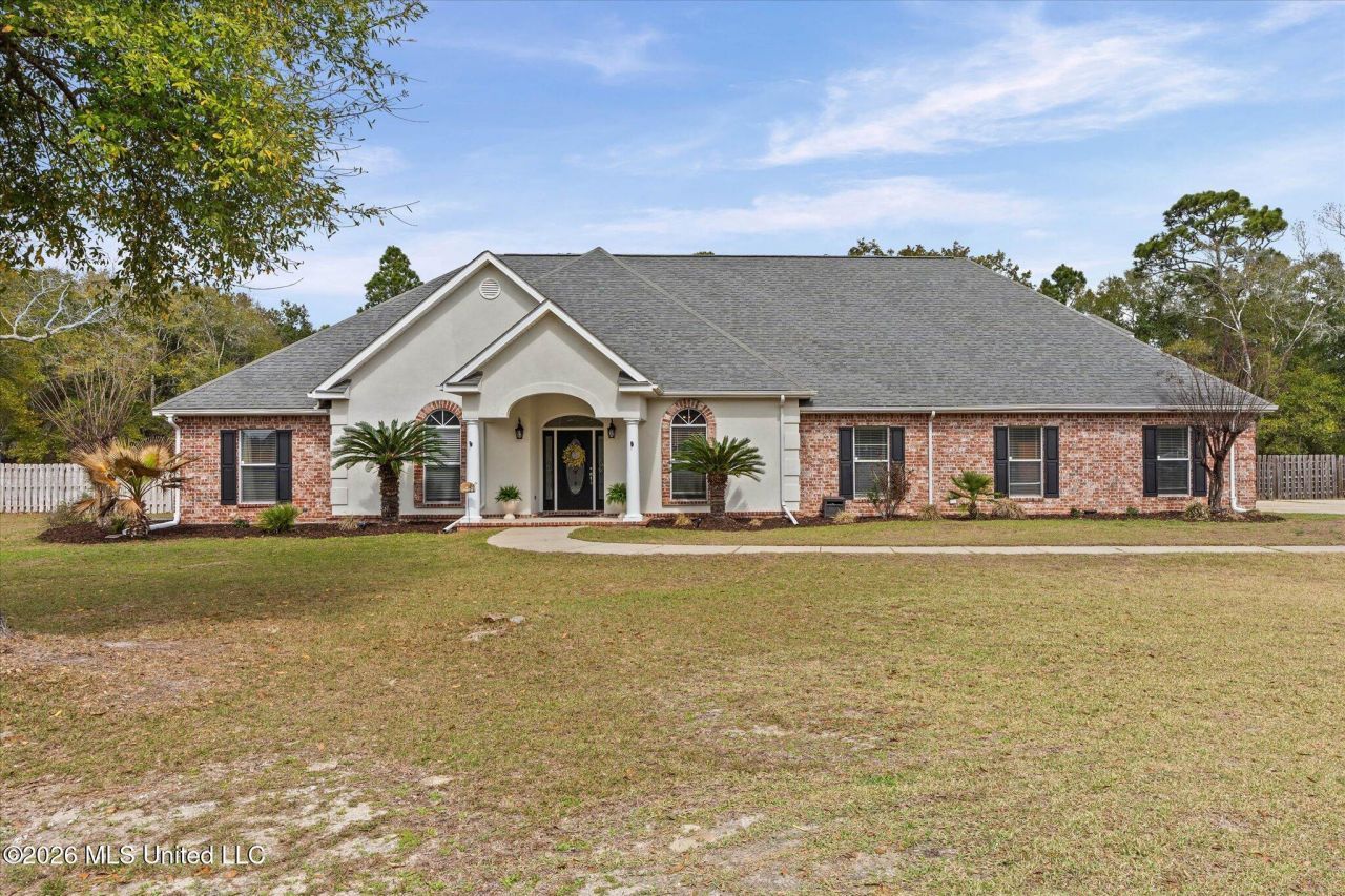 7900 Clamshell Avenue, Ocean Springs, MS 39564 Main Photo