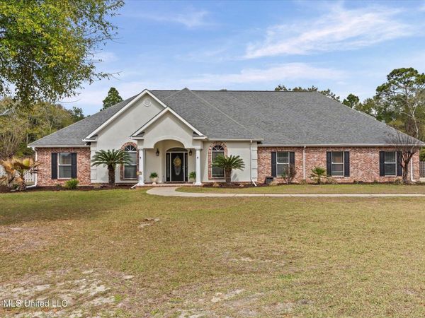 7900 Clamshell Avenue, Ocean Springs, MS 39564