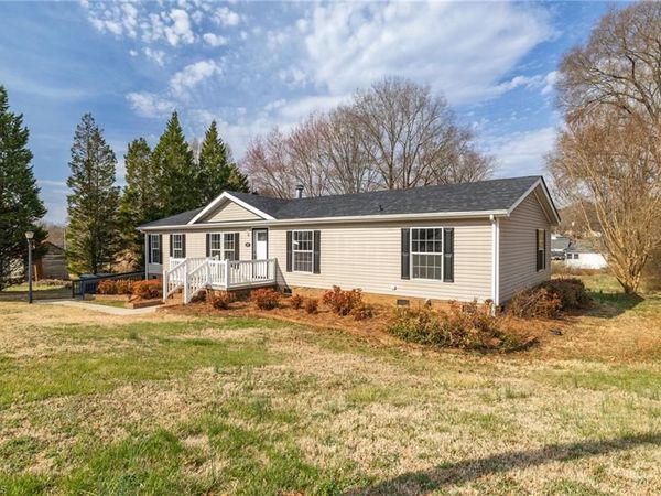 104 N 8th Avenue, Mayodan, NC 27027