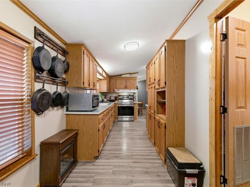 6502 N Park Avenue, Bristolville, OH 44402 Photo 8