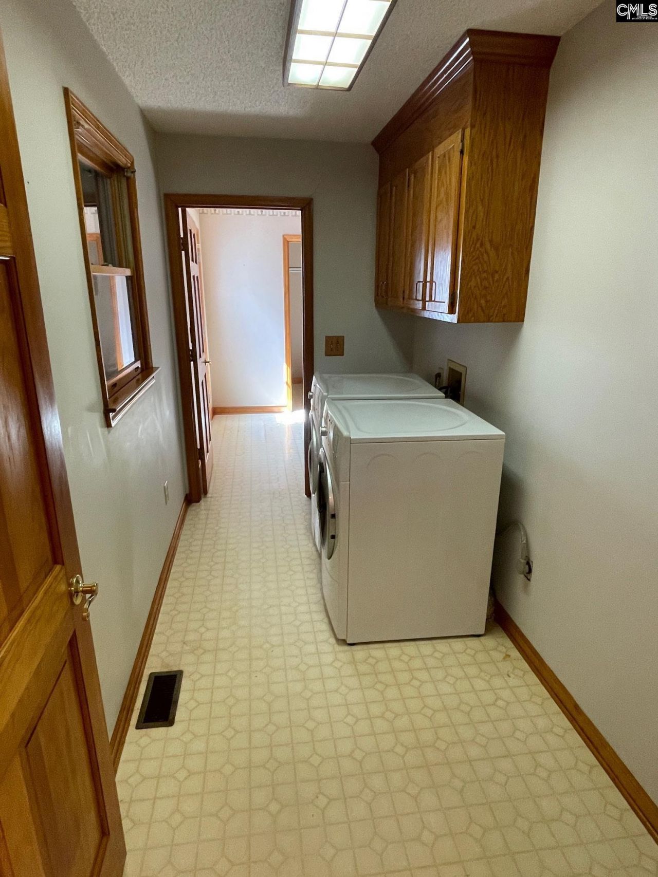 1281 Surrey Lane  Photo 10