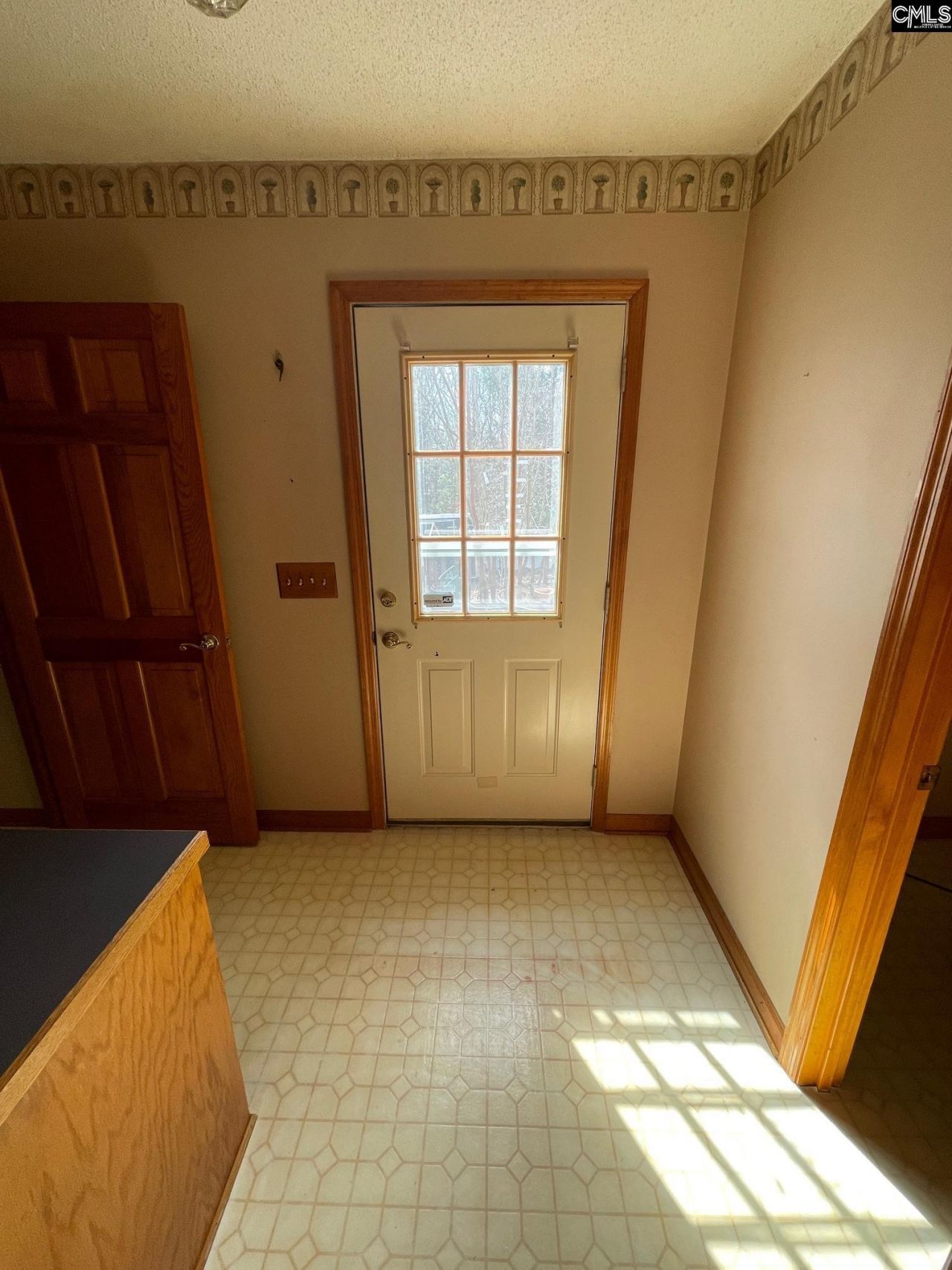 1281 Surrey Lane  Photo 16