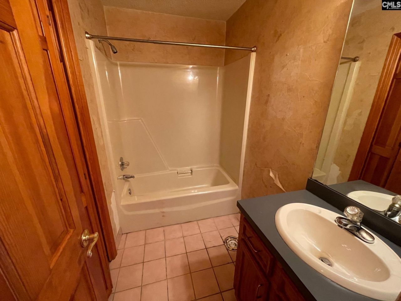 1281 Surrey Lane  Photo 19