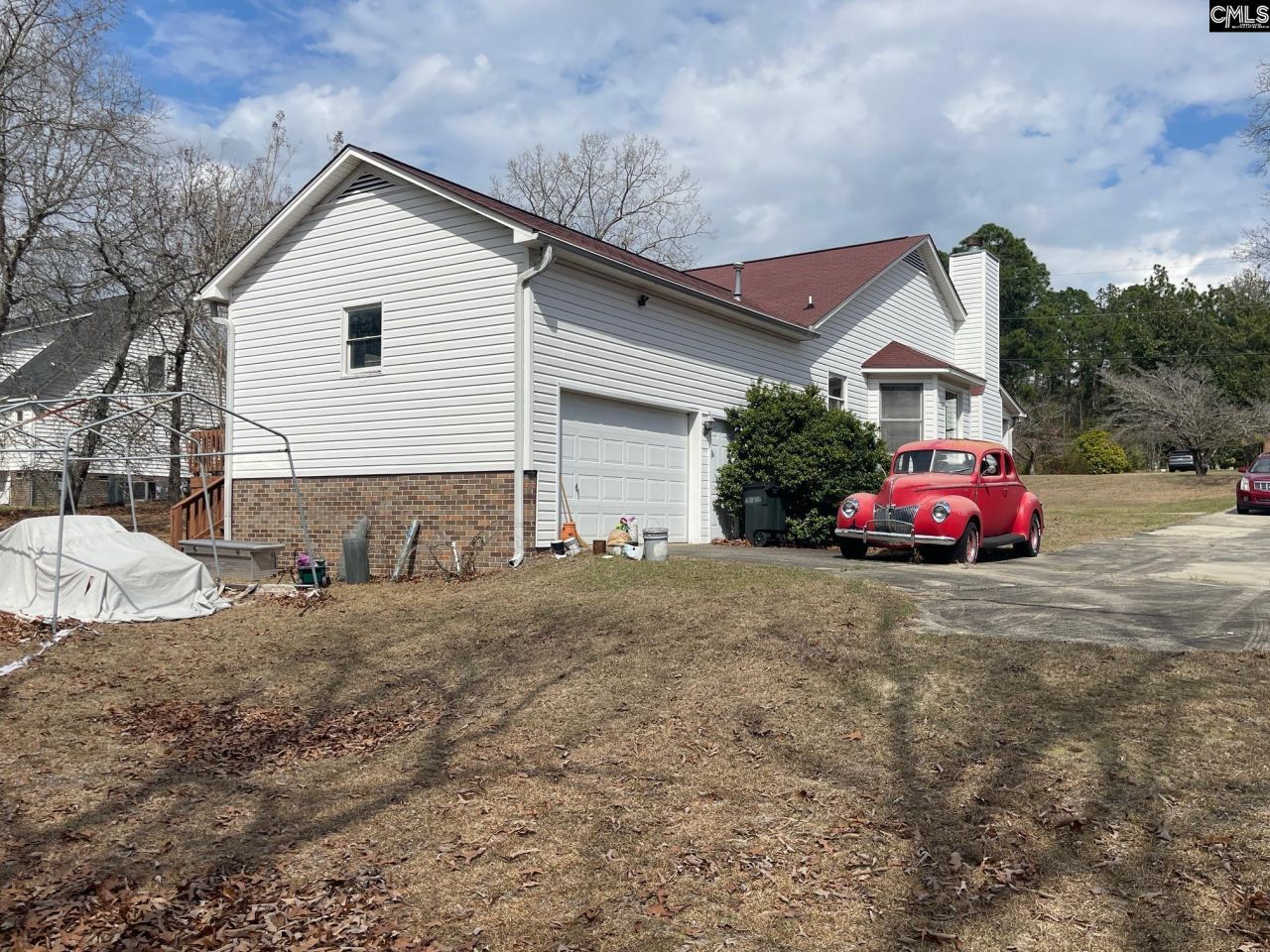 1281 Surrey Lane  Photo 4