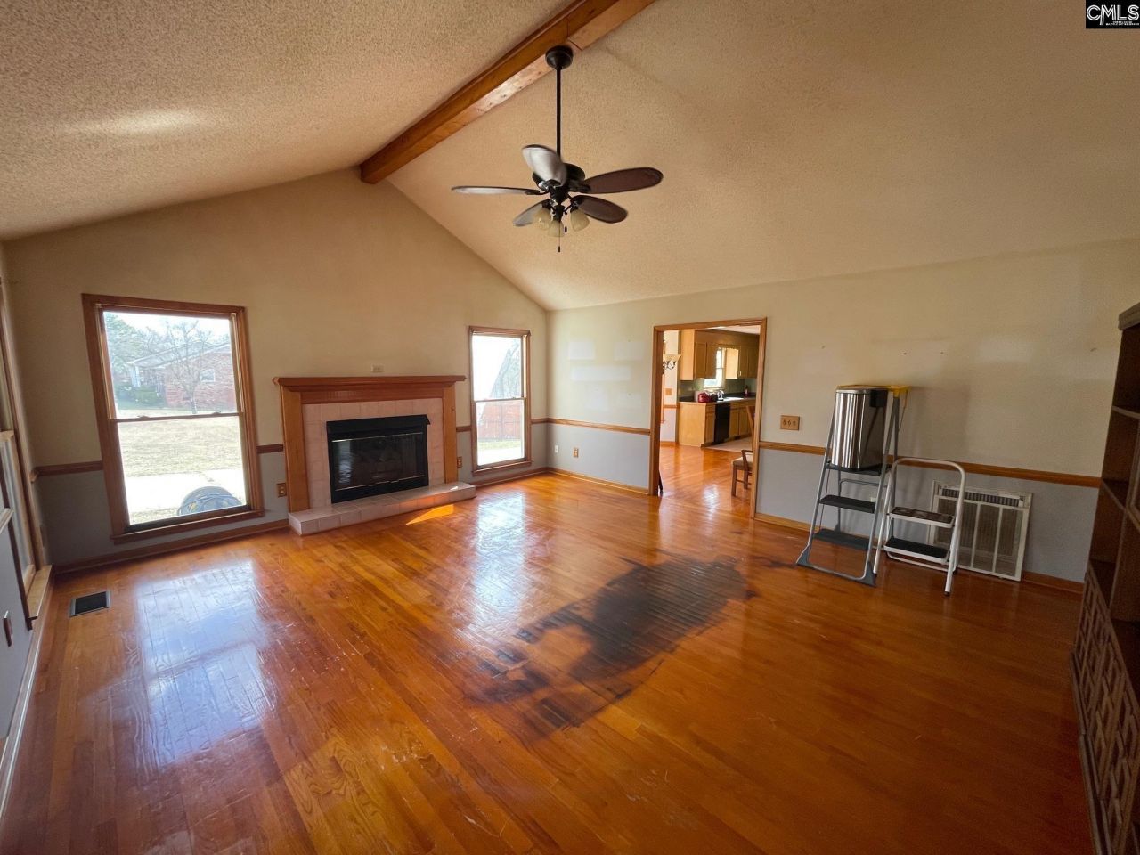 1281 Surrey Lane  Photo 6