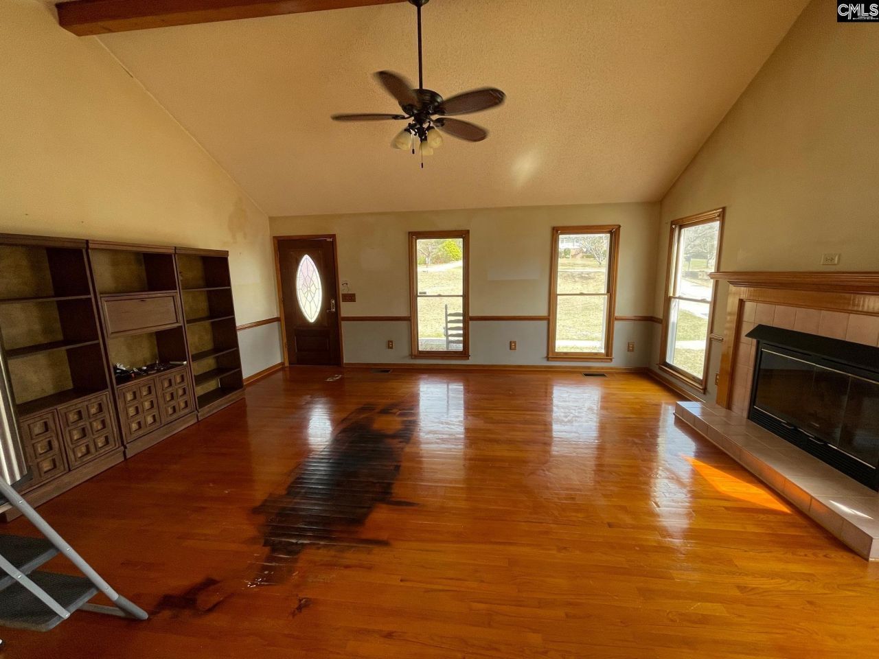 1281 Surrey Lane  Photo 7