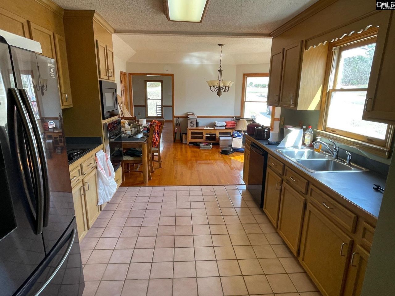 1281 Surrey Lane  Photo 9