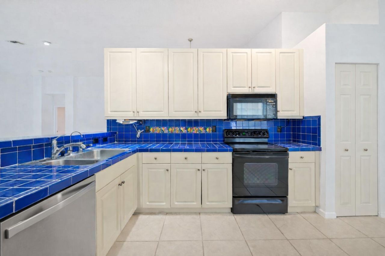 5327 Wycombe Avenue, Boynton Beach, FL 33437 Photo