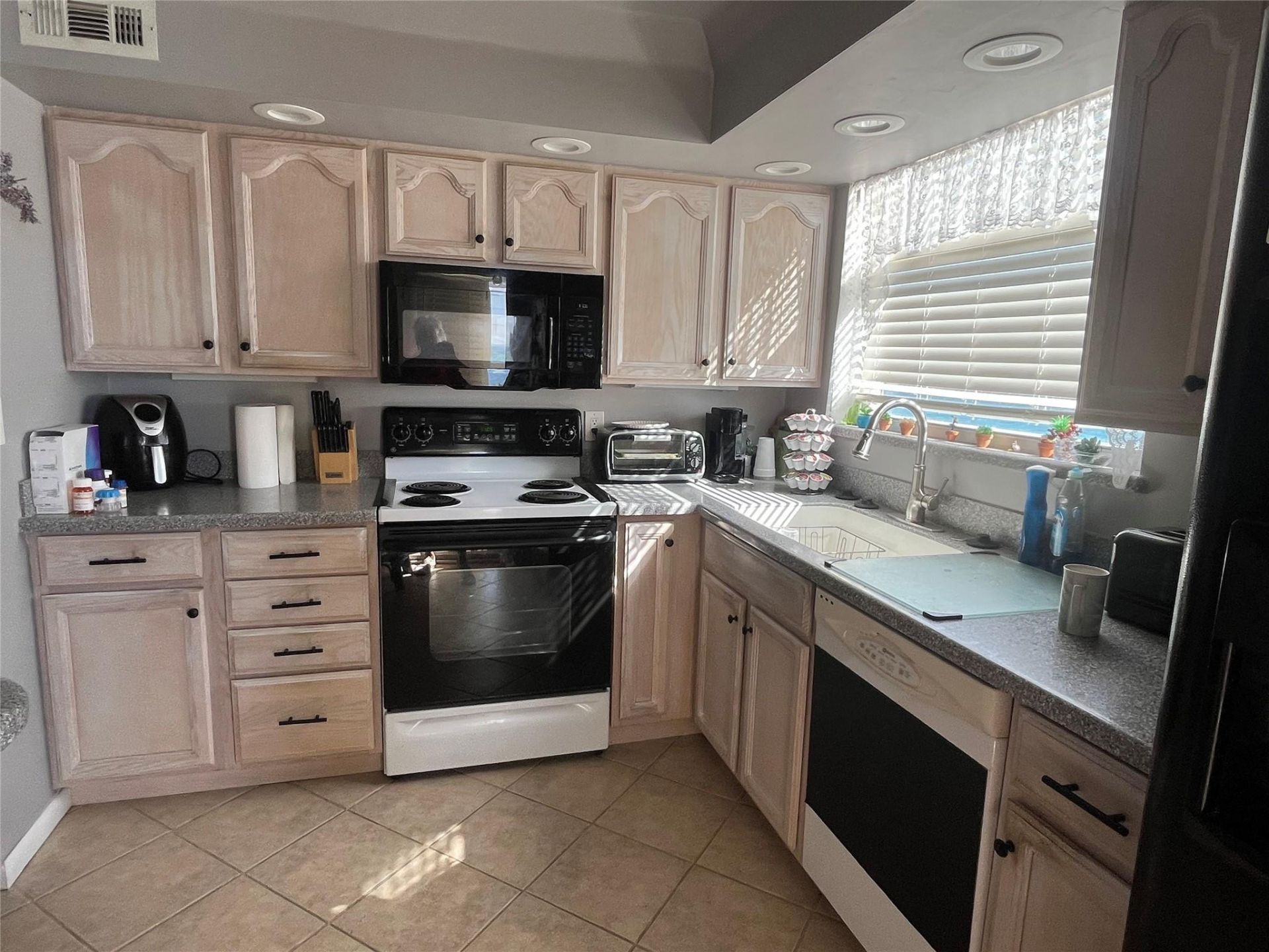 1239 Hillsboro Mile, Unit 608, Hillsboro Beach, FL 33062 Photo