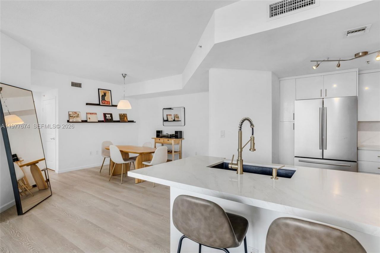 7910 Harbor Island Dr, Unit 901, North Bay Village, FL 33141 Photo