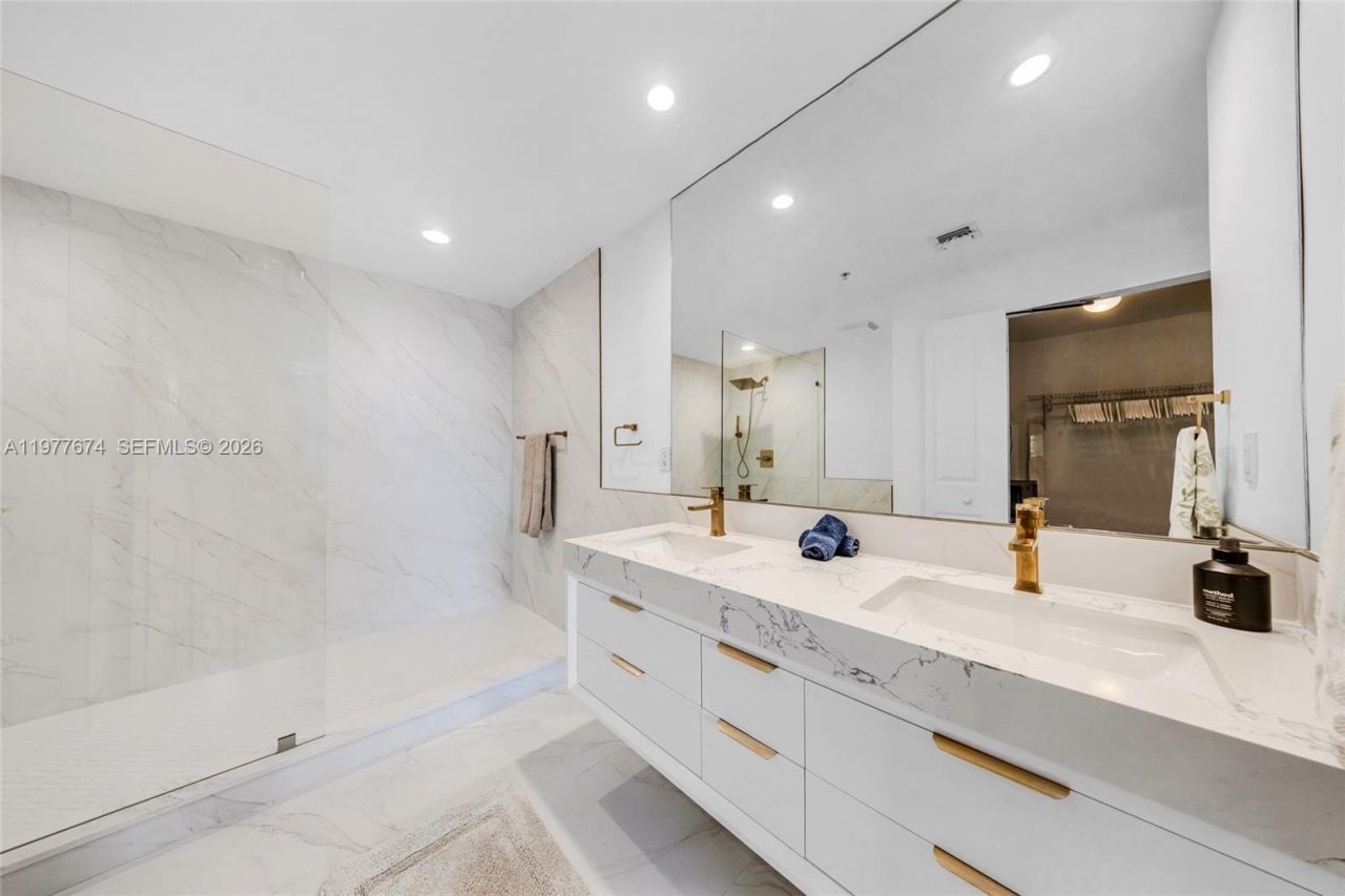 7910 Harbor Island Dr, Unit 901, North Bay Village, FL 33141 Photo