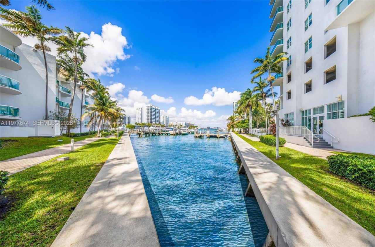 7910 Harbor Island Dr, Unit 901, North Bay Village, FL 33141 Photo