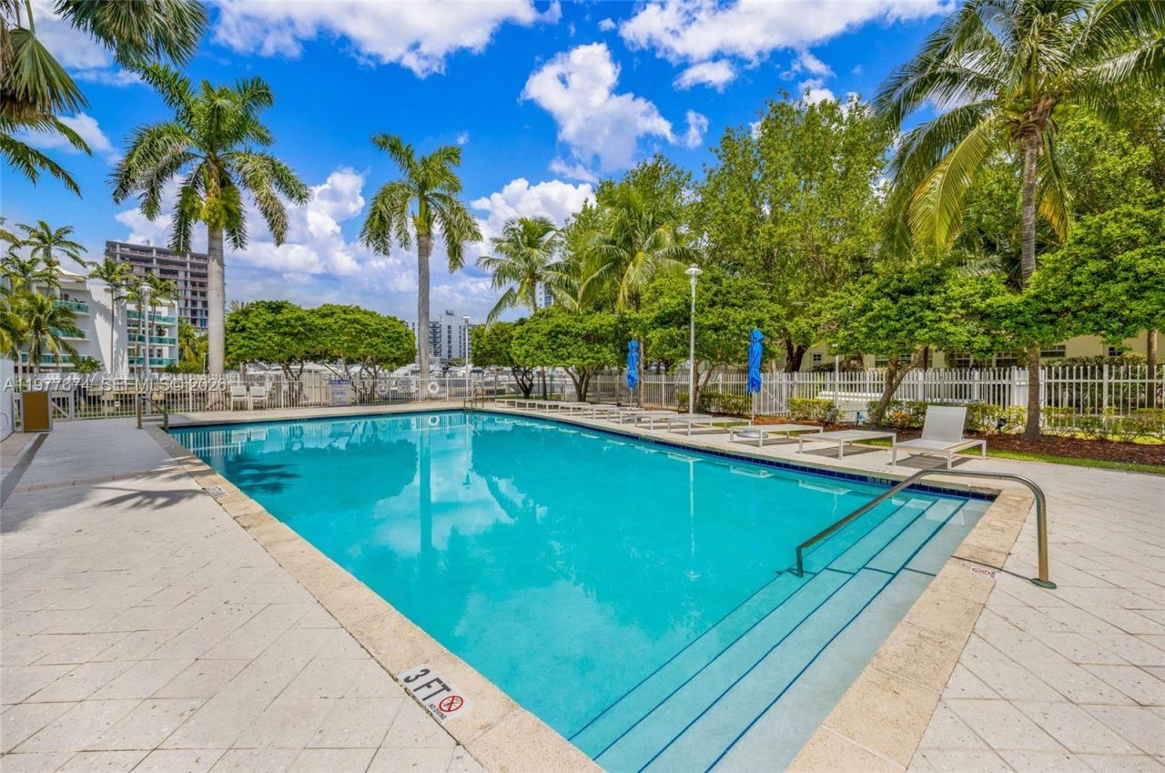 7910 Harbor Island Dr, Unit 901, North Bay Village, FL 33141 Photo