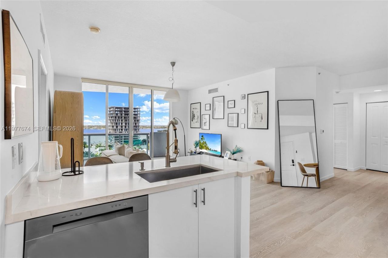 7910 Harbor Island Dr, Unit 901, North Bay Village, FL 33141 Photo