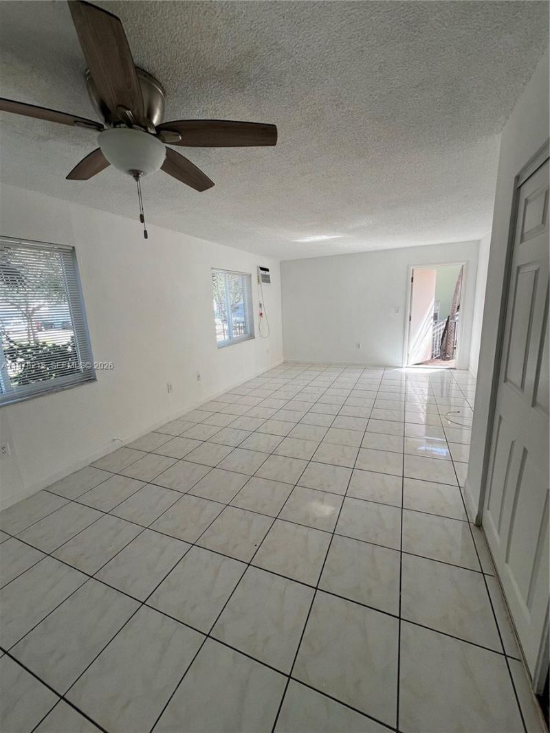 960 Biarritz Dr , Unit 14, Miami Beach, FL 33141 Photo