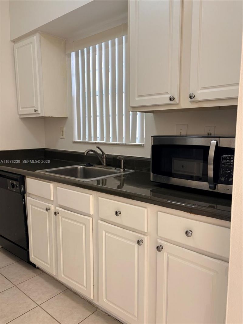 1701 NW 96th Ter, Unit 1E, Pembroke Pines, FL 33024 Photo
