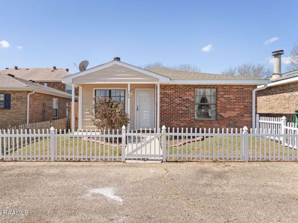 109 St Pius Place , Youngsville, LA 70592