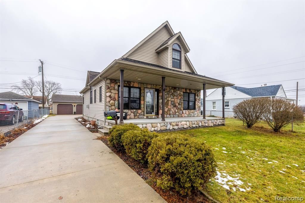 1914 Howard Street, Port Huron, MI 48060 Main Photo