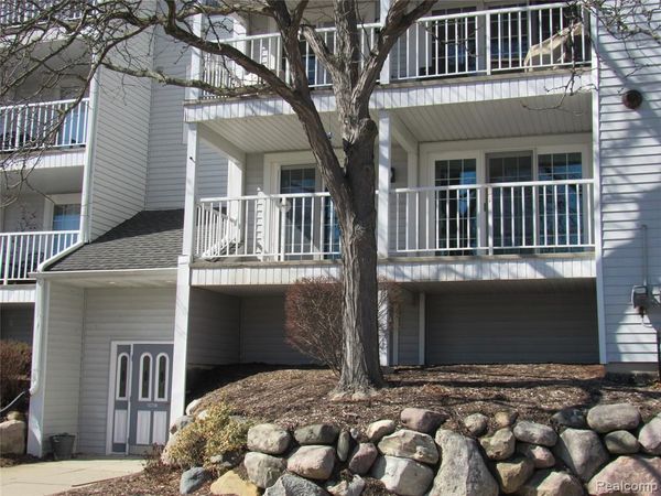 3565 S Port Cove Drive, Unit 63, Waterford Township, Mi 48328